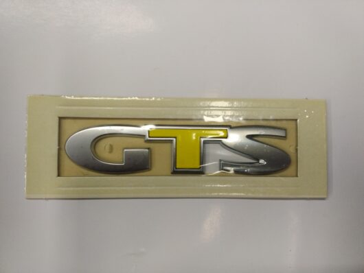 scritta GTS con T gialla
