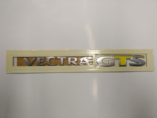 scritta VECTRA GTS con T gialla